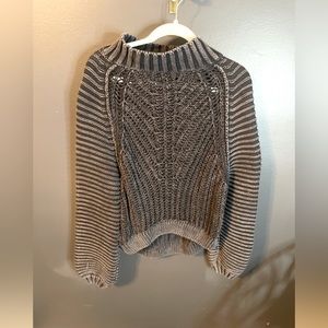 Free People balloon sleeved cable knit sweater. Size M. No flaws.